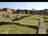 04150 ostia - regio i - insula viii - horrea (i,viii,2) - blick ri suedosten - li hinten kapitol.jpg